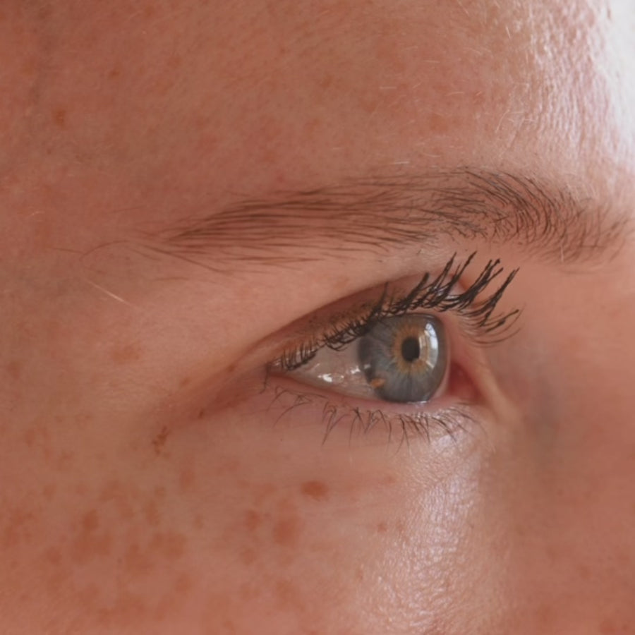 vidéo mettant en avant le stylo à sourcil